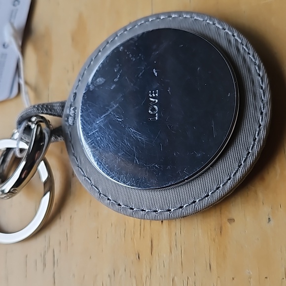 LULULEMON LOGO KEYCHAIN - Picture 5 of 10